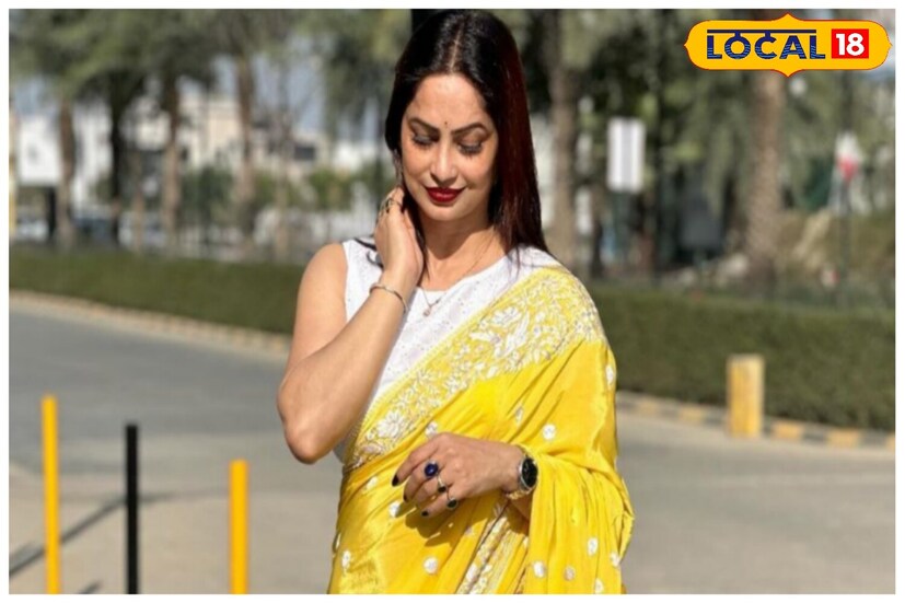 *২০১৯ সালের লোকসভা নির্বাচনের সময় হলুদ শাড়ি পরা রিনা দ্বিবেদী, মহিলা পোলিং অফিসারের ছবি ছড়িয়ে পড়েছিল। এরপরই মানুষ তার সম্পর্কে জানতে আগ্রহী হয়ে ওঠে, সোশ্যাল মিডিয়ায় তাঁকে নিয়ে নেটিজেনদের কৌতুহলের সীমা নেই। সংগৃহীত ছবি। 