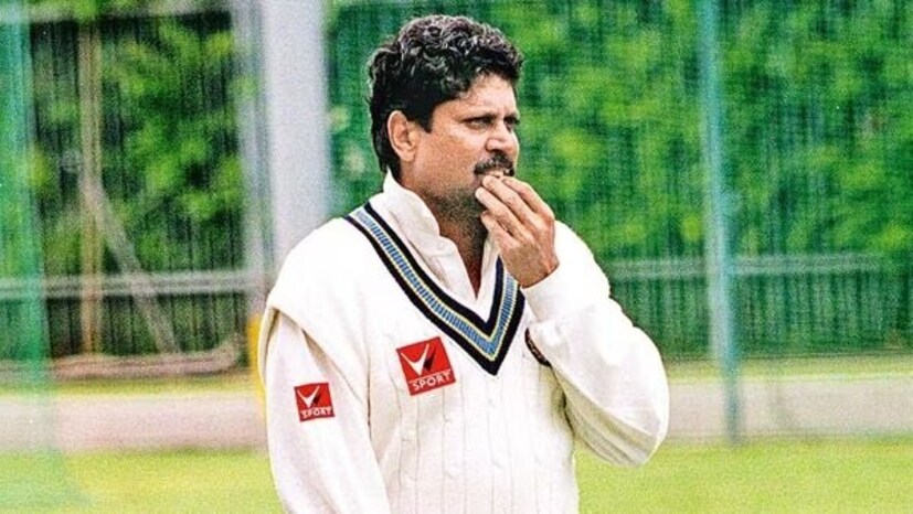 ভারতের বিশ্বকাপজয়ী ক্যাপ্টেন কপিল দেব। ভারতীয় টেরিটোরিয়াল আর্মি কপিল দেবকে লেফটেন্যান্ট কর্নেলের মর্যাদাপূর্ণ পদে সম্মানিত করেছিল তাঁকে।