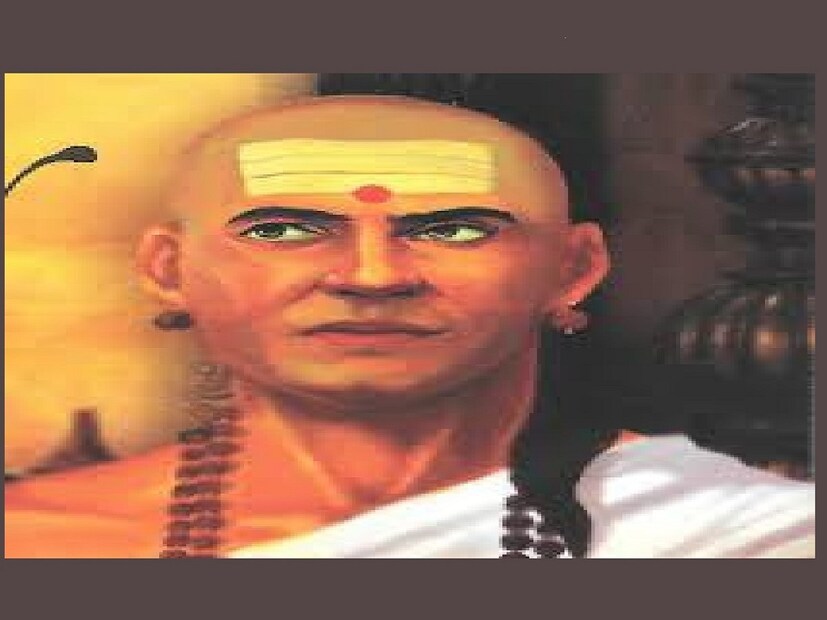 যারা অন্যদের অপমান করে, তাদের থেকে দূরে থাকাই ভাল। এমন মেয়ে বিয়ের পর স্বামী ও পরিবারের সদস্যদের সম্মান করে না। এতে বাড়িতে ঝগড়ার পরিবেশ সৃষ্টি হয়। শান্তি ও সম্প্রীতি নষ্ট হয়। এই ধরনের একজন মহিলা যতই ভাল হোক না কেন, একটি ভাল পরিবার থেকে এসেছেন, বুদ্ধিমান হবেন, সৌন্দর্যে মহান হবেন, তাকে জীবনসঙ্গী হিসাবে বেছে নেওয়া উচিত নয়।