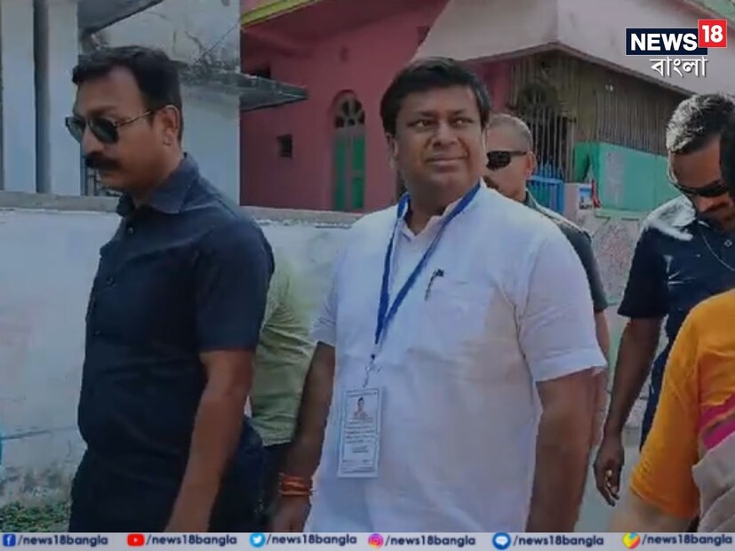 বালুরঘাটের পতিরামে তপন বিধানসভা কেন্দ্রের অন্তর্গত ১০০ নম্বর বুথ দখলের চেষ্টার অভিযোগ। সেই সময় বাধা দেন সুকান্ত মজুমদার। 