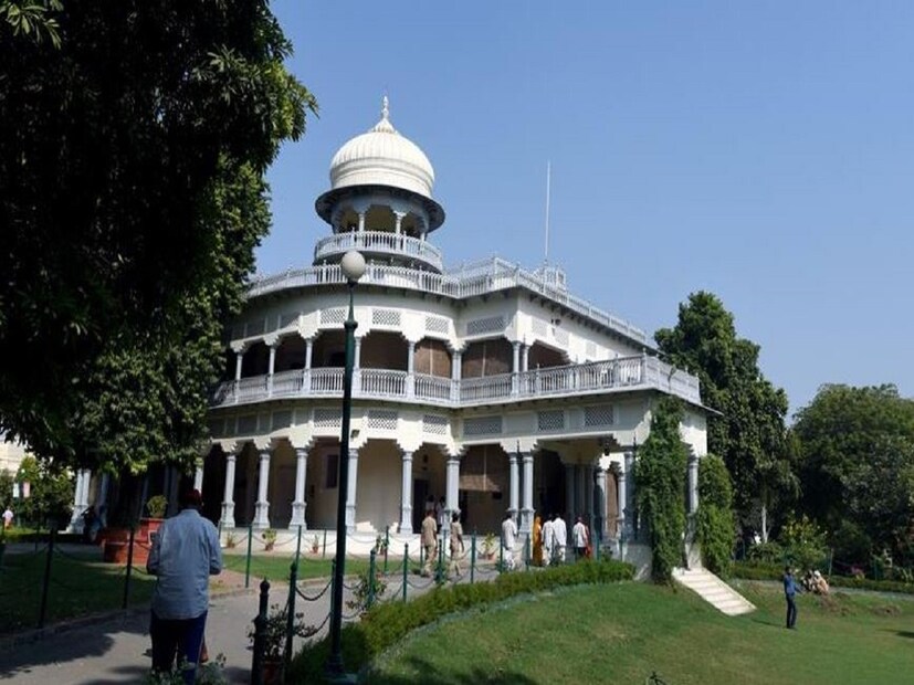 প্রশ্ন  - জওহরলাল নহরুর আনন্দ ভবন (Ananda Bhavan) কোন শহরে অবস্থিত?উত্তর  - জওহরলাল নাহরুর আনন্দ ভবন প্রয়াগরাজে (Prayagraj) অবস্থিত।
