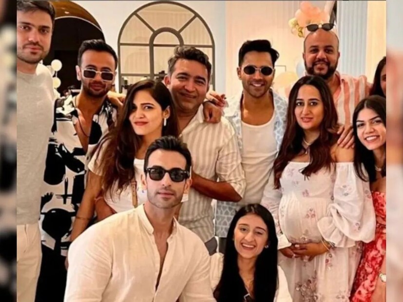মীরা রাজপুত নিজের ইনস্টাগ্রামে নাতাশার বেবি শাওয়ারের কাস্টমাইজড কেকের ছবি শেয়ার করেছেন। কেকে বসানো ছিল সাদা টেডি বিয়ার। যার উপরে লেখা বরুণ নতাশার নাম।