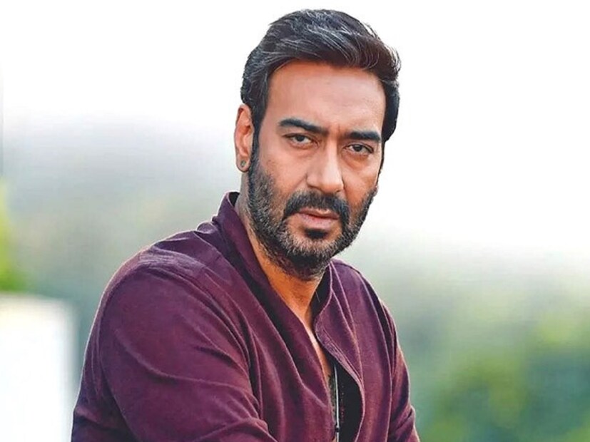 সম্প্রতি তাঁর জন্মদিনে একটি সাক্ষাৎকারে অজয় বলেছিলেন, ৯০ দশকে তিনি ও অক্ষয় কুমার বছরে ১০টি ছবি করতেন। একাধিক ছবিতে একই জিন্স ও শার্ট পরে অভিনয় করতেন তিনি। 