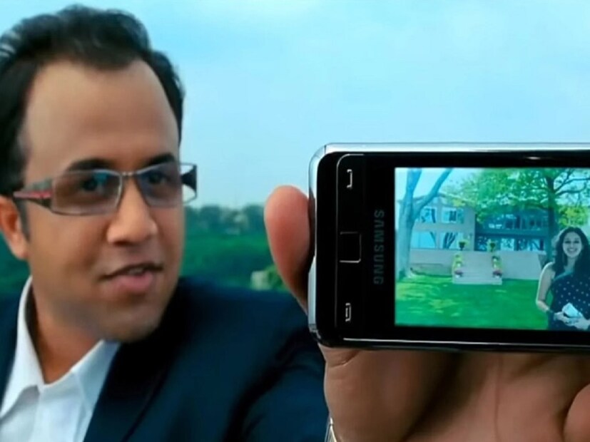 কানাঘুষো শোনা যায়, ‘থ্রি ইডিয়টস’ ছবির মুখ্যচরিত্রে অভিনয়ের জন্য অডিশন দেন ওমি। কিন্তু তাঁর হিন্দি উচ্চারণ শুনে পরিচালকের মাথায় নতুন পরিকল্পনা আসে। 