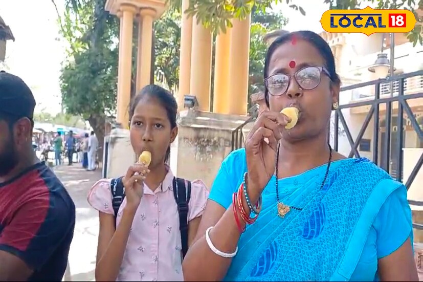 গরম পড়তেই রাস্তাঘাটে দেখা যাচ্ছে আইসক্রিমের লাগামছাড়া চাহিদা। আট থেকে আশি, সকলেই ক্ষণিকের শান্তি পেতে আইসক্রিমে কামড় বসাচ্ছেন। নানা ধরনের আইসক্রিম নিয়ে রাস্তায় রাস্তায় দেখা যাচ্ছে বিক্রেতাদের।