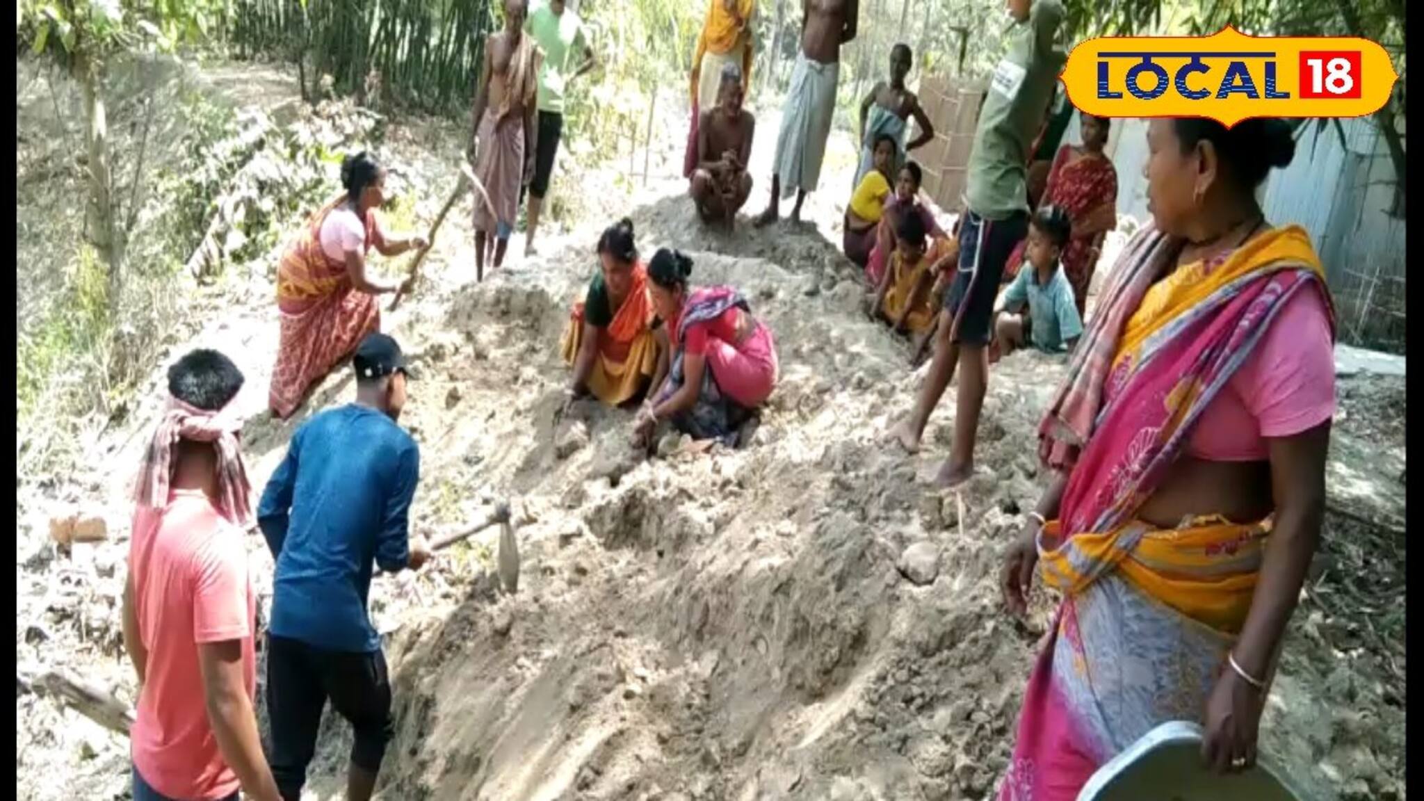 প্রশাসন থেকে মন্ত্রী ফিরে তাকায়নি কেউ! শেষে রাস্তা সারাইয়ে ‌যা করলেন গ্রামবাসীরা