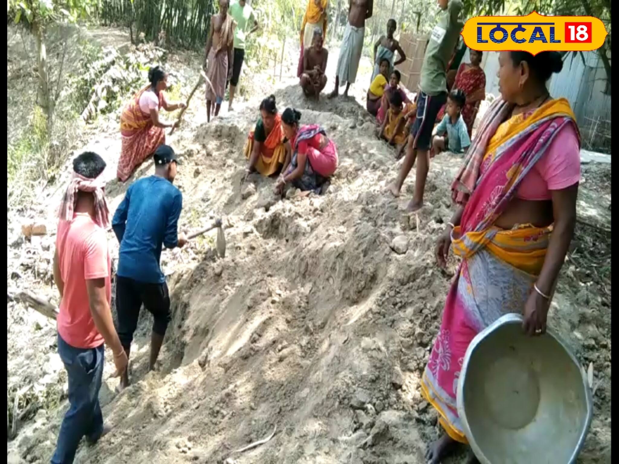 প্রশাসন থেকে মন্ত্রী ফিরে তাকায়নি কেউ! শেষে রাস্তা সারাইয়ে ‌যা করলেন গ্রামবাসীরা