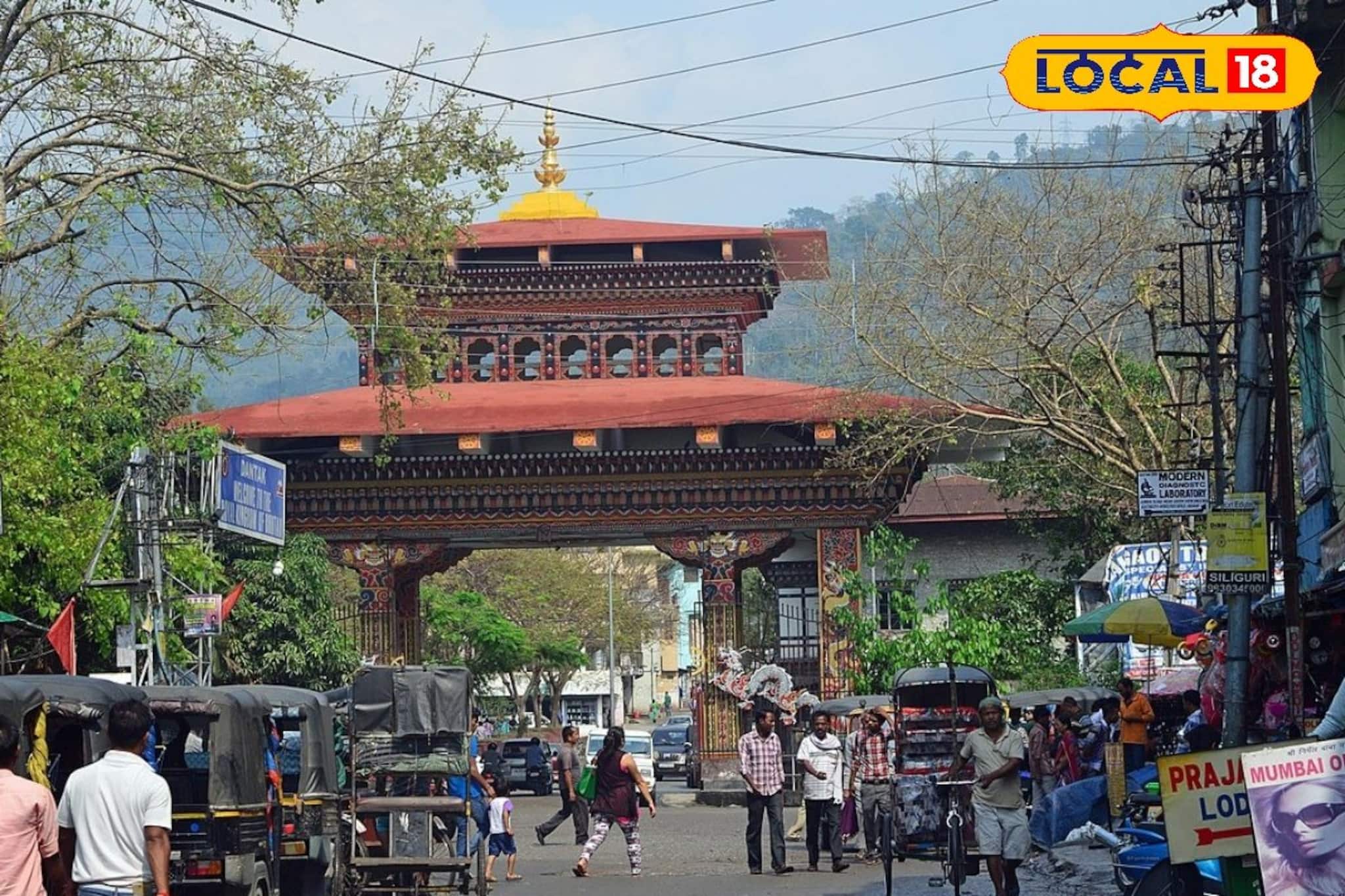 মুখ্যমন্ত্রী আসছেন বলে শুরু সারাইয়ের কাজ, বেহাল রাস্তা দেখাতে না পারার আক্ষেপ