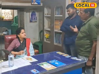 রোগীর সঙ্গে শর্মিলা 