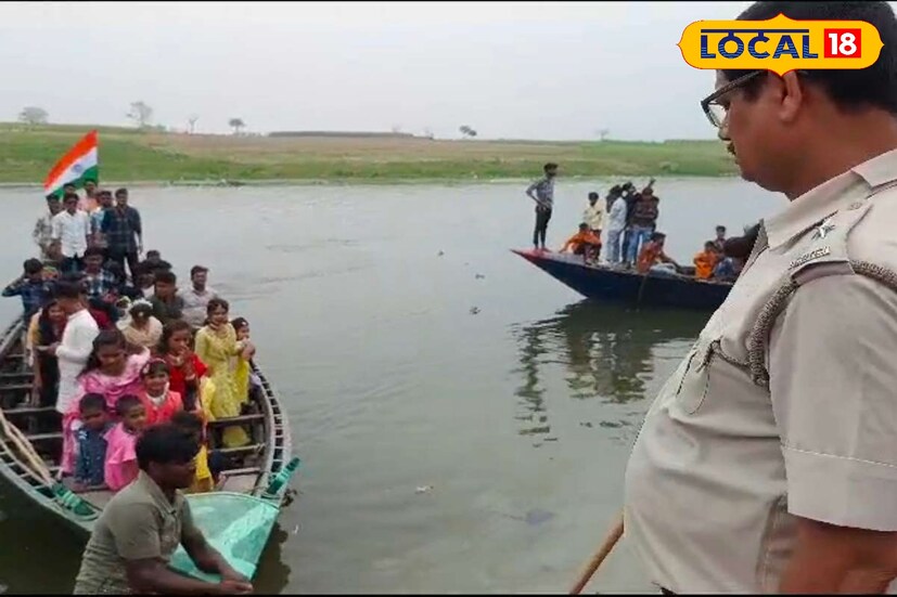 ইদের এই একটা দিনে দুই দেশের মানুষ কাছে না আসতে পারলেও দুর থেকেই চলে হাতের ইশারায় আদান প্রদান। এক ঝলক দেখতে পেয়ে খুশি হন সকলেই। 