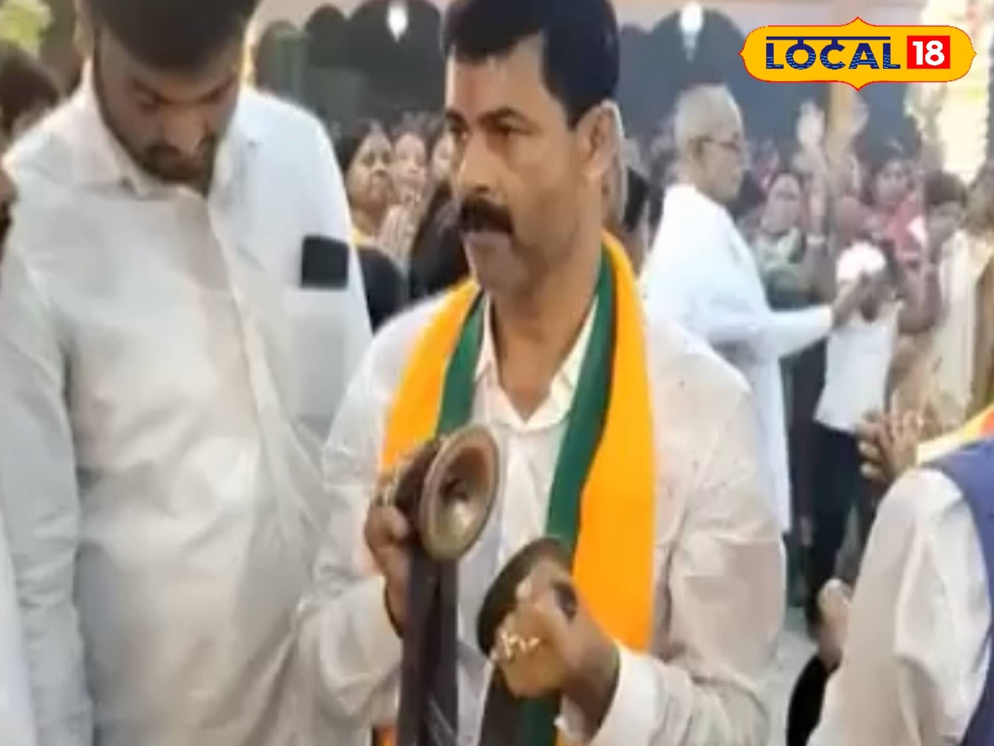 খোল বাজিয়ে কীর্তন, রোড শোয়ে জমজমাট প্রচার শাসক-বিরোধী সবার