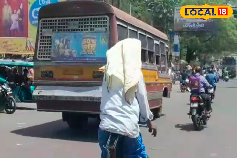 হাওয়া অফিস সূত্রে খবর, বৃহস্পতিবার তাপমাত্রা একটু কম থাকলেও শুক্রবার থেকে ফের অনেকটা বাড়বে। একই সঙ্গে ইউ.ভি সূচক রয়েছে উচ্চতম জায়গায়। ফলে রাস্তায় বের হলে খুব সাবধান থাকার পরামর্শ দেওয়া হয়েছে।