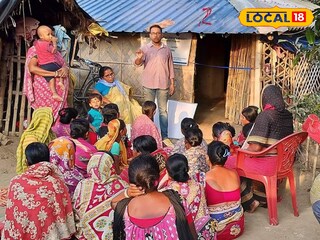 শিক্ষার আলো জ্বালাতে এগিয়ে লেন শিক্ষক সমাজকর্মী এবং কলেজ ছাত্রী