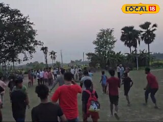 উত্তেজিত গ্রামের জনতার বাধার মুখে বন্ধ হল কাজ 