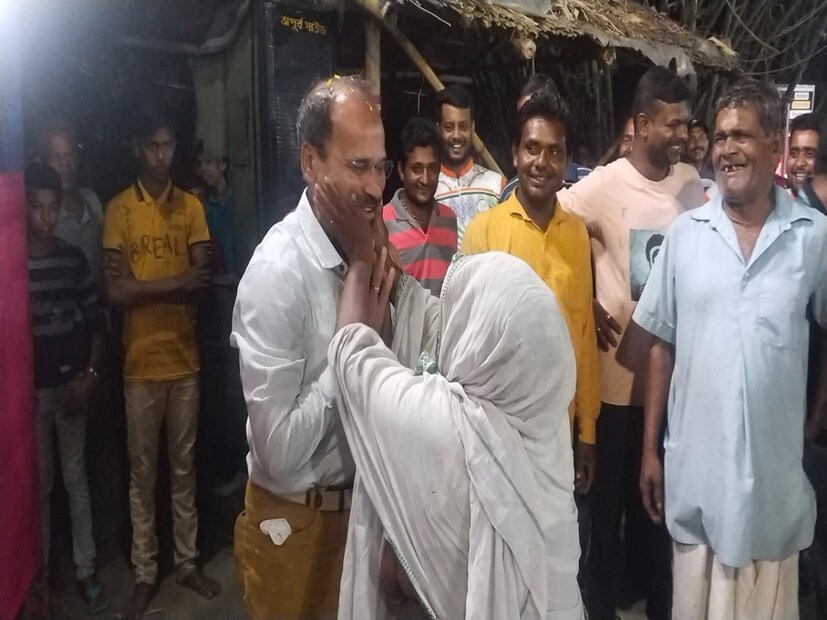 ডানহাতি ব্যাটসম্যান তিনিও বুঝিয়ে দিতে একেবারে ক্রিকেট ময়দানে বাউন্সার থেকে এয়ারকার্ট সামলালেন নিজের ভঙ্গিতে। মন জয় করলেন দর্শকদের। এমনই এক ঘটনার সাক্ষী থাকল বহরমপুর লোকসভা কেন্দ্রের শক্তিপুর এলাকা।