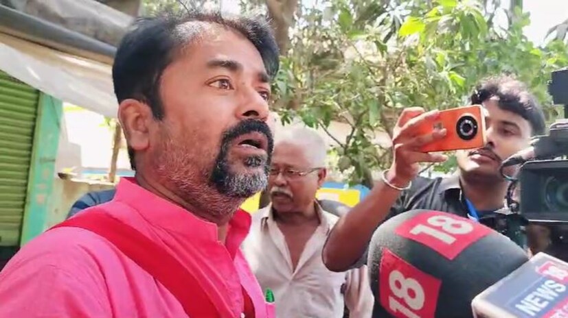 ১০০ নম্বর বুথে বিজেপির পোলিং এজেন্টকেও মারধর করা হয় বলে অভিযোগ সুকান্তর। 