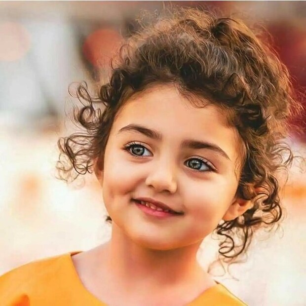 ছোট হলে কী হবে, ইতিমধ্যেই এই ছোট্ট পরীর ইনস্টাগ্রাম অ্যাকাউন্ট হয়ে গিয়েছে। অ্যাকাউন্টটি অনাহিতার মা দেখাশোনা করেন। প্রায় রোজই সেখানে মেয়ের ছবি বা ভিডিও আপলোড করেন তিনি। সেখানে তার ফ্যান ফলোয়ার্স সংখ্যা হু হু করে বাড়ছে।