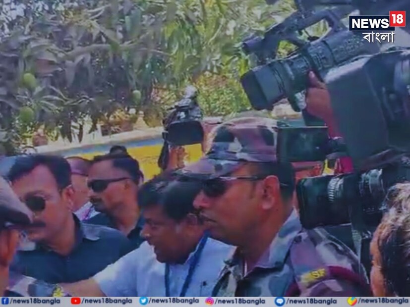 জেলাশাসকের থেকে আগামী ১ ঘণ্টার মধ্যে ATR (অ্যাকশন টেকেন রিপোর্ট) চাইল কমিশন। (রিপোর্টার-- সুস্মিতা গোস্বামী)