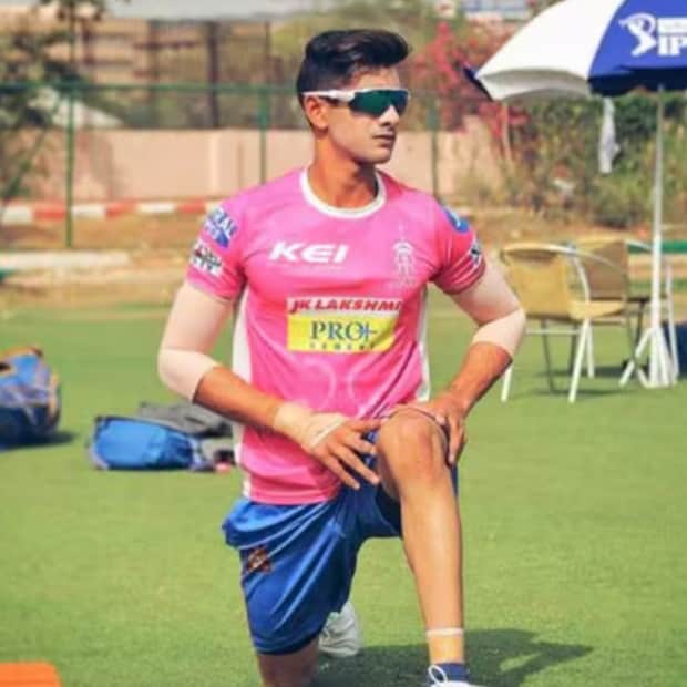 ঘরোয়া ক্রিকেটে প্রথম শতরানের পর তিনি বলেছেন,'পারিবারিক ঐতিত্যের চাপ তো আছে। তা থাকবেও। তবে নিজের পরিচয় তৈরি করতে হবে।' এছাড়াও তিনি জানিয়েছিলেন, 'ক্রিকেট খেলতে যখন মাঠে নামি, তখন পারিবারিক পরিচয় খুব একটা প্রভাব ফেলে না। দক্ষতা না থাকলে পারিবারিক পরিচয় দিয়ে রান করা সম্ভব নয়।'