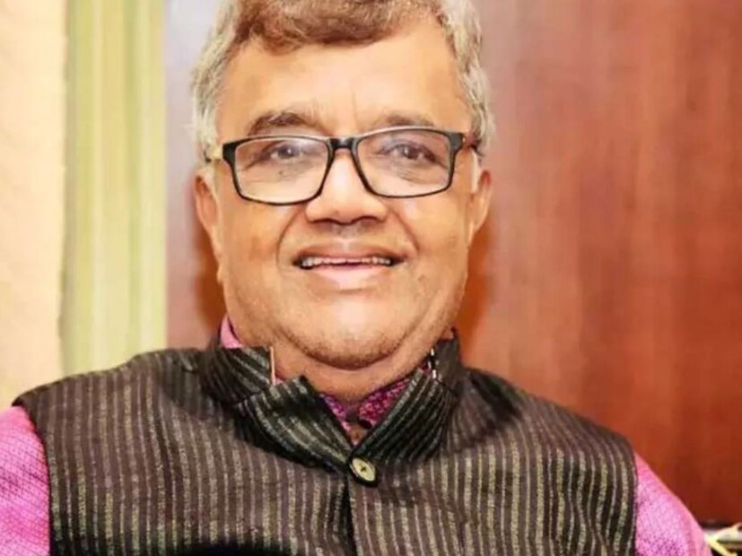 প্রয়াত অভিনেতা এবং পরিচালক দ্বারকীশ। মৃত‍্যুকালে প্রবীণ অভিনেতার বয়স হয়েছিল ৮১ বছর। তাঁর প্রয়াণে শোক প্রকাশ করেছেন বিনোদন জগতের একাধিক ব‍্যক্তিত্ব।