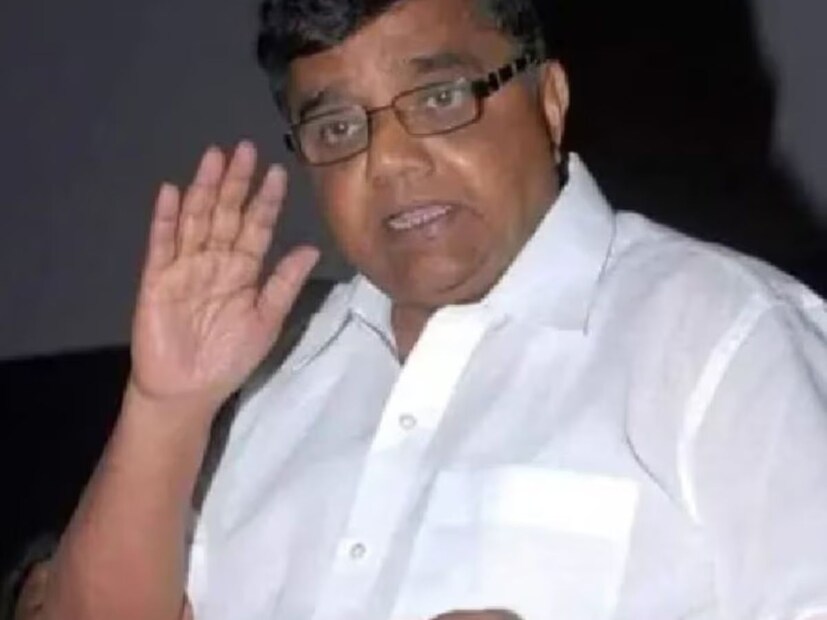 প্রবীণ অভিনেতার পুত্র বাবার শেষ সময়ের কথা সংবাদমাধ‍্যমে জানিয়েছেন। জানা গিয়েছে, প্রতিদিনের মতোই সকালের উঠে কফি খেয়েছিলেন অভিনেতা। 