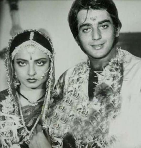 শোনা যায় তাঁরা নাকি পালিয়ে বিয়েও করেছিলেন। রেখার সিঁদুর পরা নিয়ে যে সমস্ত গুঞ্জন শোনা যায় তার মধ্যে অন্যতম হল, রেখা নাকি অমিতাভ বচ্চনের জন্য সিঁদুর পরেন। কিন্তু এক সময় সিঁদুরের নেপথ্যে সঞ্জয়ের নামও উঠে আসতে শুরু করেছিল। তবে এর উত্তর মেলেনি আজও! photo source collected