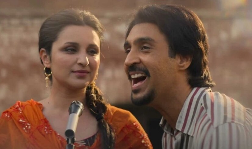 এরপর সোলো কেরিয়ারের পথে এগোন অমর। নিজের ব্যান্ড তৈরি করেন। গায়িকা অমরজ্যোতের সঙ্গে আলাপ হয়। তাঁকেই বিয়ে করেন জনপ্রিয় গায়ক। চমকিলা এবং অমরজ্যোতের গান অচিরেই মানুষের দৃষ্টি আকর্ষণ করে নেয়। গ্রাম-শহর মিলিয়ে একের পর এক শো চলতে থাকে এই জুটির। এমনকী, গুলজার সিং শৌঙ্কির লেখা চমকিলার জীবনী ‘আওয়াজ মর্দি নেহি’ থেকে জানা গিয়েছে যে, একটা সময় ছিল, যখন বছরের ৩৬৫ দিনে ৩৬৬টি শো থাকত অমর সিং চমকিলার। 