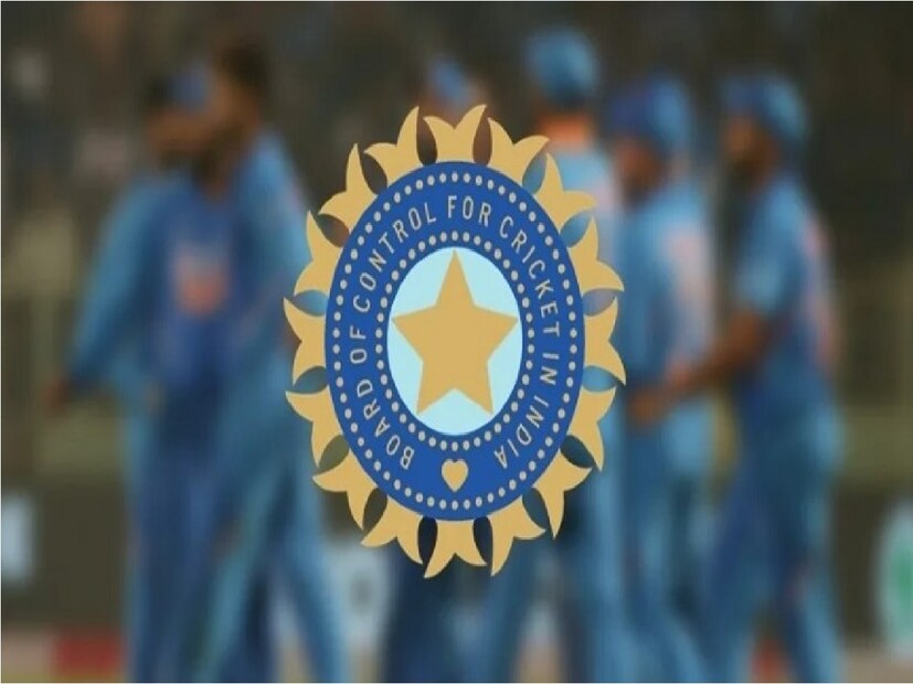 এছাড়া বিশ্বকাপের মত, গুরুত্বপূর্ণ ইভেন্টের দল গঠনের পর কেন কোনও সাংবাদিক বৈঠক হল না তা নিয়েও উঠছে প্রশ্ন। লখনউয়ে মুম্বই ইন্ডিয়ান্সের ম্যাচ থাকায় ও দল গঠনের বৈঠক আহমেদাবাদে হওয়ায় সাংবাদিক বৈঠক করা যায়নি বলে জানানো হয়েছে বোর্ডের তরফে।