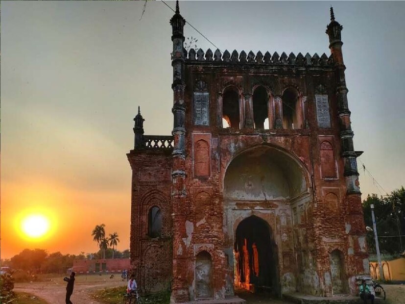 *কৃষ্ণনগরের রাজবাড়ির মূল্য ৩১৯ কোটি ২৬ লক্ষ ৭৬ হাজার ৬৭০ টাকা। সব মিলিয়ে টাকার অঙ্ক ৫৫০ কোটি ছাড়িয়ে যাচ্ছে।