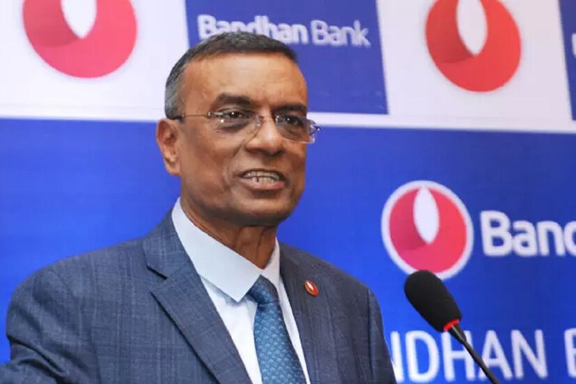 রেগুলেটরি ফাইলিংয়ে অ্যাটাচ করা পদত্যাগের চিঠিতে চন্দ্রশেখর ঘোষ বলেন, “প্রায় এক দশক ধরে ব্যাঙ্কের কার্য পরিচালনা করেছি। সেই সঙ্গে টানা তিন বছর বছরের মেয়াদে এমডি এবং সিইও থেকেছি। তবে এখন আমি মনে করি যে, এবার আমার জন্য বন্ধন গ্রুপ স্তরে একটি বৃহত্তর কৌশলগত ভূমিকা গ্রহণ করার সময় এসে গিয়েছে। তাই এমডি এবং সিইও হিসাবে আমার বর্তমান মেয়াদের শেষে অর্থাৎ ৯ জুলাই, ২০২৪ তারিখে বন্ধন ব্যাঙ্কের পরিষেবা থেকে অবসর নেওয়ার সিদ্ধান্ত নিয়েছি।”