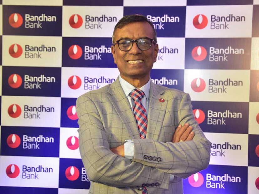 চলতি বছরের জুলাই মাসেই নিজের পদ থেকে অবসর নেবেন বন্ধন ব্যাঙ্কের ম্যানেজিং ডিরেক্টর এবং চিফ একজিকিউটিভ অফিসার চন্দ্রশেখর ঘোষ। ৫ এপ্রিল, শুক্রবার এই কথা ঘোষণা করা হয়েছে বন্ধন ব্যাঙ্ক কর্তৃপক্ষের তরফে। আরও জানা গিয়েছে যে, আগামী ৯ জুলাই, ২০২৪ তারিখে বন্ধন ব্যাঙ্কের ম্যানেজিং ডিরেক্টর এবং চিফ একজিকিউটিভ অফিসার পদে মেয়াদ শেষ হচ্ছে তাঁর। এবার আরও ‘বৃহত্তর’ দায়িত্বে তাঁকে দেখা যেতে পারে বলে মনে করা হচ্ছে ৷