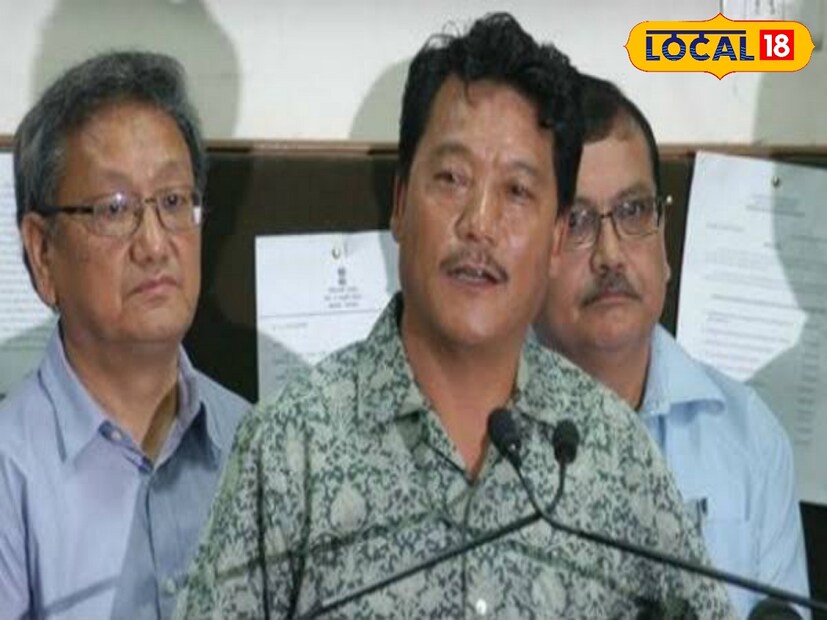 বুধবার জলপাইগুড়ি লোকসভা আসনে বিজেপি প্রার্থী ডাঃ জয়ন্ত কুমার রায়ের সমর্থনে মলবাজারে সভা করতে আসেন পশ্চিমবঙ্গ বিধানসভার বিরোধী দলনেতা শুভেন্দু অধিকারী। 