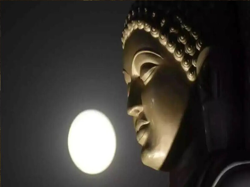 *হিন্দুধর্ম অনুসারে, শ্রী বিষ্ণুর নবম অবতার হিসেবে গণ্য করা হয় গৌতম বুদ্ধকে। জেনে নিন বুদ্ধ পূর্ণিমার শুভ যোগ, শুভ সময় এবং এই উৎসবের মাহাত্ম্য। সংগৃহীত ছবি। 