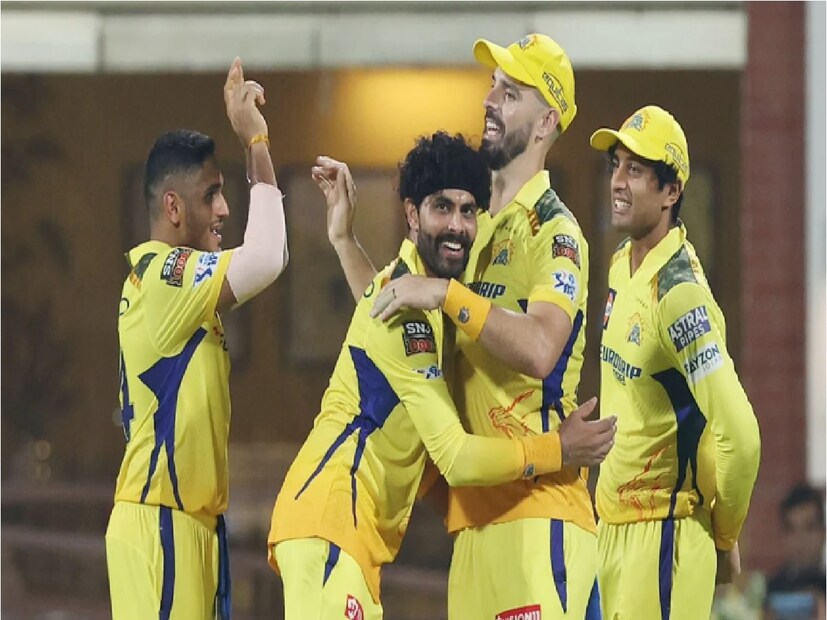 চেন্নাইতে সিএসকের বিরুদ্ধে ২০ ওভারে KKR কে ১৩৭/৯ এ আটকে রাখেন৷ পাওয়ারপ্লেতে নারিন এবং অঙ্গকৃষ রঘুবংশীর ভাল শুরুর পরে কেকেআর ব্যাটসম্যানরা বড় স্কোর করতে ব্যর্থ হয়। এই জুটি পাওয়ারপ্লেতে ৫৬ যোগ করে যার পরেও কেকেআরের বাকি ব্যাটাররা স্কোরবোর্ডে খুব বেশি রান যোগ করতে পারেনি। রবীন্দ্র জাদেজা কেআরআর ব্যাটিং লাইনআপকে তার স্পেল ৩/১৮ দিয়ে উড়িয়ে দিয়েছিলেন। মুস্তাফিজুর রহমান ২ টি ও তুষার দেশপান্ডে ৩ টি উইকেট নেন। CSK তারপর ম্যাচ জিততে ১৮ ওভারের মধ্যে টোটাল তাড়া করে।