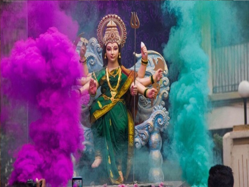Chaitra Navratri Lakshmi Upay নবরাত্রির প্রথম দিনে কয়েকটি জিনিস কিনে ঘরে আনার কথা বলেছেন জ্যোতিষী। দেখে নিন সেই তালিকা।