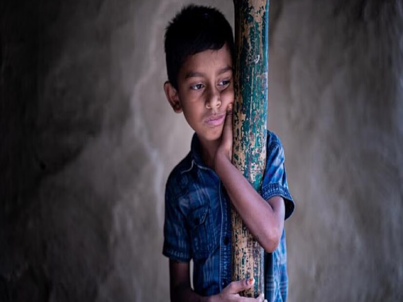শিশুদের মনোজগৎটা সময়ের আগেই বদলে যাচ্ছে। আট থেকে বারো বছর বয়সিদের মধ্যেও স্ট্রেস, হতাশা, উদ্বেগ বাড়ছে। প্রভাব পড়ছে শিশুর আচরণে। সামলাবেন কী ভাবে? (Disclaimer: এই প্রতিবেদনটি কেবলমাত্র সাধারণ তথ্যের জন্য, তাই বিস্তারিত জানতে হলে সর্বদা বিশেষজ্ঞের পরামর্শ নিন।) (প্রতীকী ছবি)
