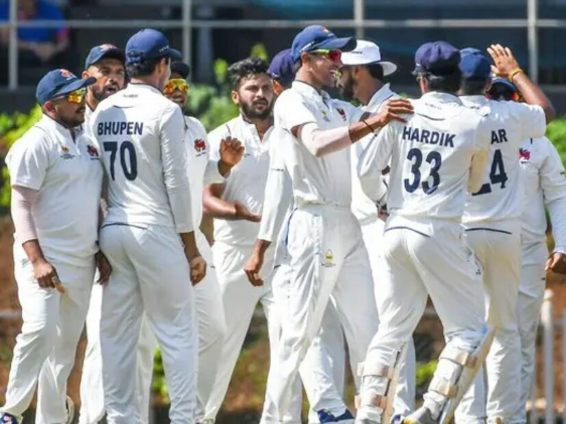 বিসিসিআই সূত্রে খবর, এই সিদ্ধান্ত কার্যকর হওয়ার সম্ভাবনা খুব বেশি। ফলে ভারতীয় ঘরোয়া ক্রিকেটারদের জুনিয়র ক্রিকেটারদেরও হাঁড়ির হাল অনেকটাই ভাল হবে। আইপিএল না খেলার আক্ষেপ আর থাকবে না।