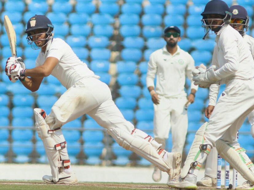 এছাড়া সৈয়দ মুস্তাক আলি, বিজয় হাজারে এই ট্রফির জন্য আলাদা টাকা পান ক্রিকেটাররা। এখন মরশুমে সিনিয়র ক্রিকেটাররা মোটামুটি ২৫ থেকে ৩০ লক্ষ টাকা আয় করে। স্যালারি বেড়ে ডাবল হলে এক মরশুমে ৭৫ লক্ষ থেকে ১ কোটি টাকা পর্যন্ত আয় হতে পারে ক্রিকেটারদের।