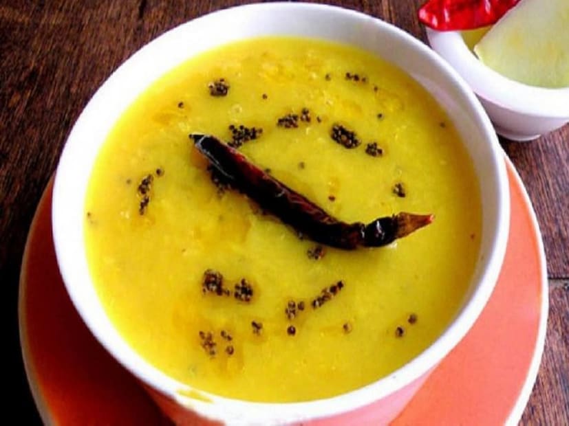 রান্নায় ফোড়নের গুরুত্ব প্রচুর। একই ডালের স্বাদ-গন্ধ বদলে যায় ফোড়নের গুণে। ফোড়ন দিতে বেশি সময়ও লাগে না। কয়েক সেকেন্ডের ব্যাপার।