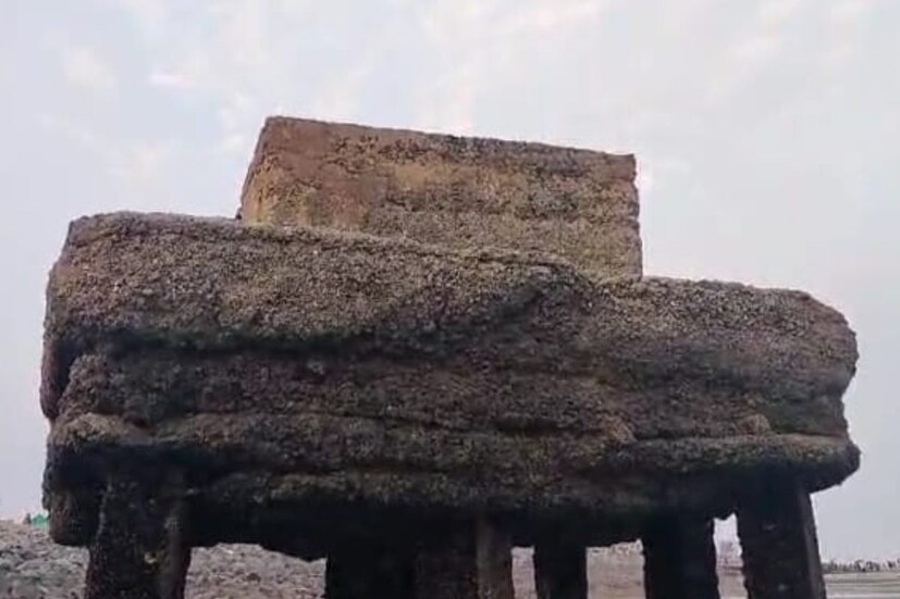 দিঘা সমুদ্রের এই বর্তমান ভগ্নস্তুপ নিয়ে আঞ্চলিক ইতিহাসবিদ ও শিক্ষক সুদর্শন সেন জানান, 'দিঘার বর্তমান রূপের সঙ্গে অতীতের রূপ অনেকখানি পার্থক্য রয়েছে। সময়ের সঙ্গে সঙ্গে দিঘায় অনেক পরিবর্তন হয়েছে। দিঘার অতীত স্মৃতি খুঁজে পাওয়া মুশকিল কারণ বিভিন্ন সময় প্রাকৃতিক দুর্যোগে বেশিরভাগই সলিল সমাধির শিকার হয়েছে। বর্তমানে ওল্ড দিঘায় একটি প্রাচীন ভগ্নস্তুত লক্ষ্য করা যায় ভাটার সময়। এই ভগ্নস্তুপটি প্রাচীন সময়ের একটি ওয়াচ টাওয়ারের বর্তমান রূপ। যা জোয়ারের সময় জলের তলায় যায় আবার ভাটার সময় ভেসে ওঠে।'