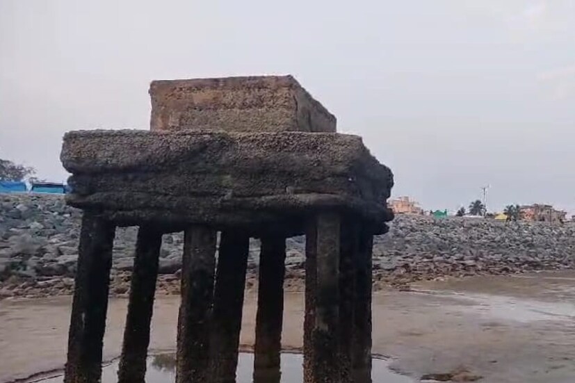 দিঘাকে নিয়ে মানুষের কৌতূহলের শেষ নেই। বাঙালি পর্যটক এর কাছে দিঘা যেন অপার বিস্ময়। তাই হয়ত বছরের সবসময় এই দিঘায় পর্যটকদের ভিড় থাকে। কিন্তু আজকের দিঘার সঙ্গে অতীতের দিঘা বা বীরকুলের অনেকটাই ফারাক ছিল। অতীতের দিঘা বীরকুল নামেই পরিচিত ছিল। বীরকুল যা অষ্টাদশ শতকের শেষভাগে অবিস্কৃত হয়। 