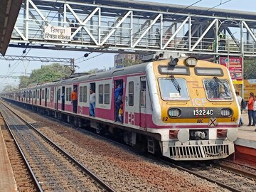 আপনি কোন ট্রেনে চাপেন - EMU নাকি MEMU? জেনে নিন ট্রেনের ফারাক