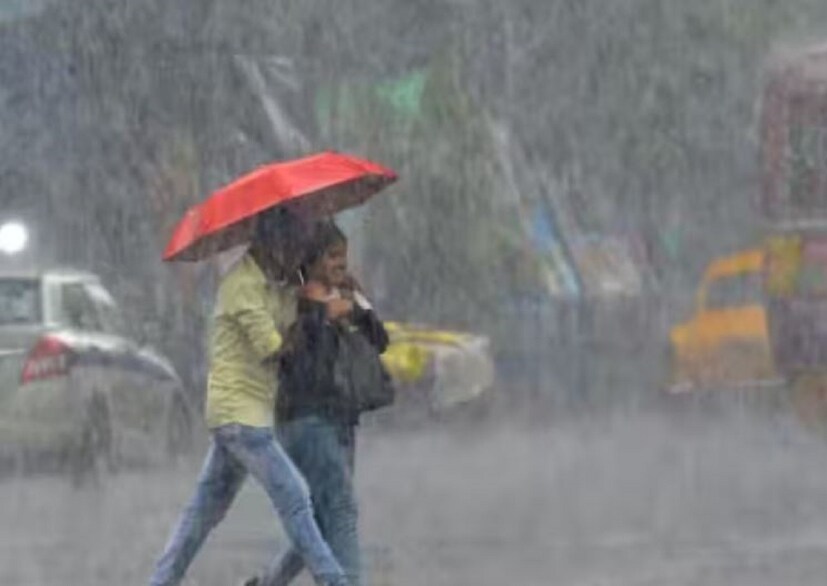 অন্যদিকে পানাগড়ে সকাল থেকেই কুয়াশা! তার সঙ্গে ভ্যাপসা গরমও রয়েছে! আর এসবের মধ্যেই হাওয়া অফিস শোনাল প্রাণ জুড়ানো খবর! আজ রাতেই হতে পারে বৃষ্টি! রবি ও সোমবার প্রবল বৃষ্টির সম্ভাবনা! photo source collected 