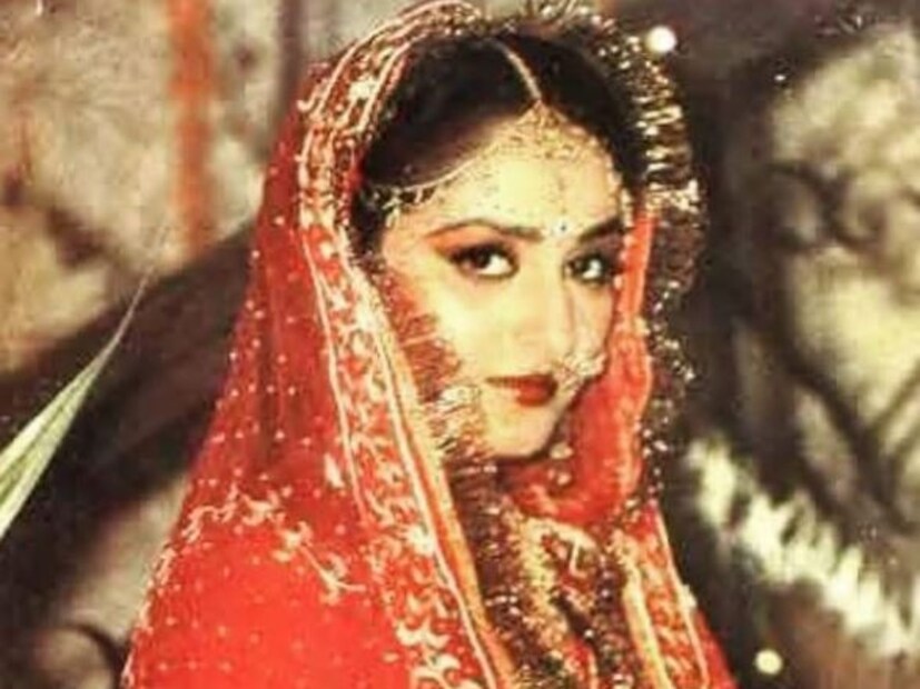 কেরিয়ার যখন শীর্ষে তখন নামকরা চলচ্চিত্র প্রযোজক শ্রীকান্ত নাহাতার সঙ্গে প্রেম হয় জয়া প্রদার৷ তাঁদের সম্পর্কের কথা সকলের মুখে মুখে তখন৷ শ্রীকান্ত তখন বিবাহিত, শুধু তাই নয়, তিন সন্তানের বাবা৷