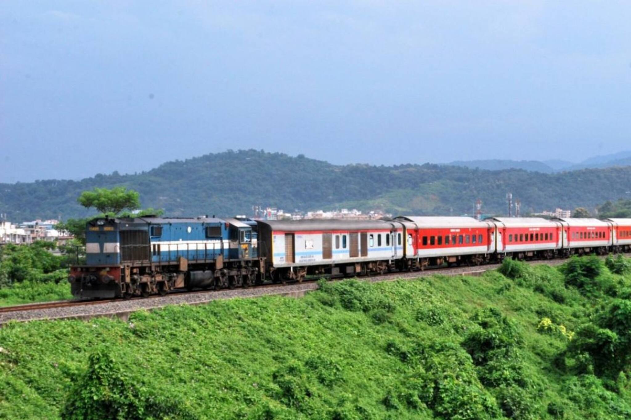 গরমের ছুটিতে পাহাড়? চালু হল একাধিক সামার স্পেশ্যাল! কলকাতা থেকে নতুন ট্রেন কী