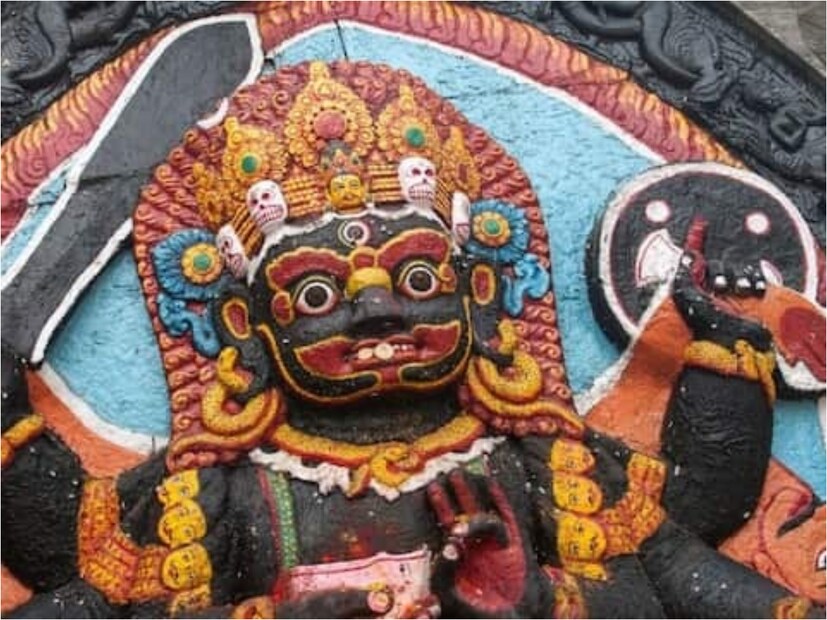  প্রতি মাসের কৃষ্ণপক্ষের অষ্টমী তিথিতে কালাষ্টমী পালিত হয়। কালাষ্টমীর দিন ভগবান শঙ্করের উগ্র রূপ কাল ভৈরবের পূজা করা হয়। এমনটা বিশ্বাস করা হয় যে কাল ভৈরবের পূজা করলে জীবনের সমস্ত সমস্যা দূর হয়। কালাষ্টমীর দিন  জ্যোতিষশাস্ত্রীয় নিয়ম মেনে চললে জীবনের সমস্ত ঝামেলা, দুঃখ-কষ্ট দূর হতে পারে। উজ্জয়িনীর জ্যোতিষী রবি শুক্লা বিস্তারিত জানিয়েছেন৷