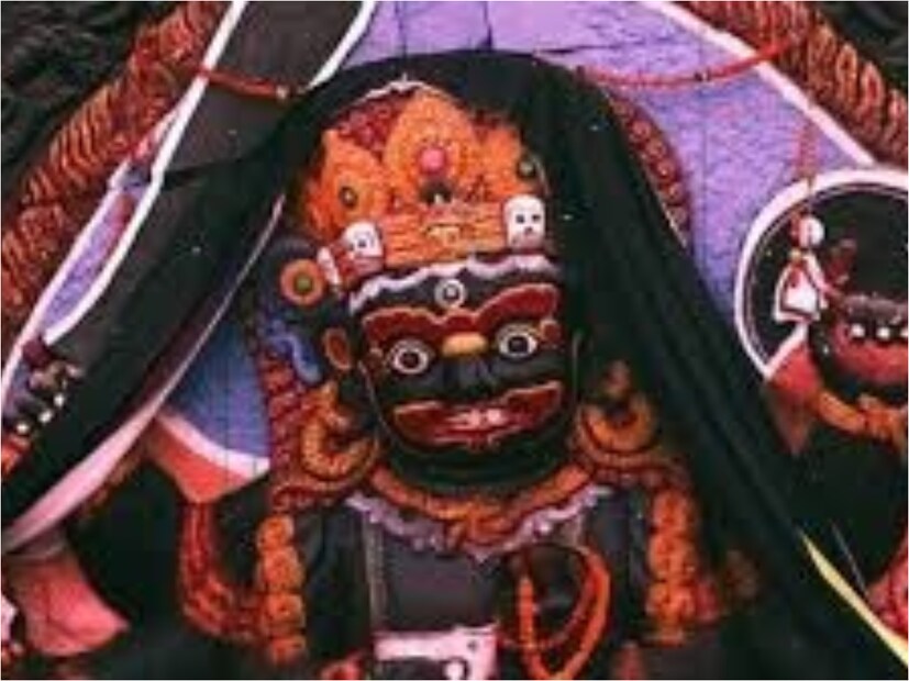 জীবনের স্বস্তি চাইলে কালাষ্টমীতে ভগবান ভৈরবের সামনে মাটির প্রদীপে সর্ষের তেলের প্রদীপ জ্বালান।