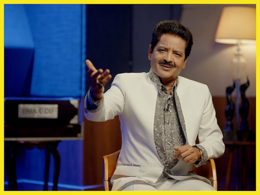 কেরিয়ারের মধ্য গগনে থাকার সময় থেকেই তাঁকে কিশোর কুমার ও মহম্মদ রফির তুলনা হয়ে থাকে ৷ ফাইল ছবি ৷