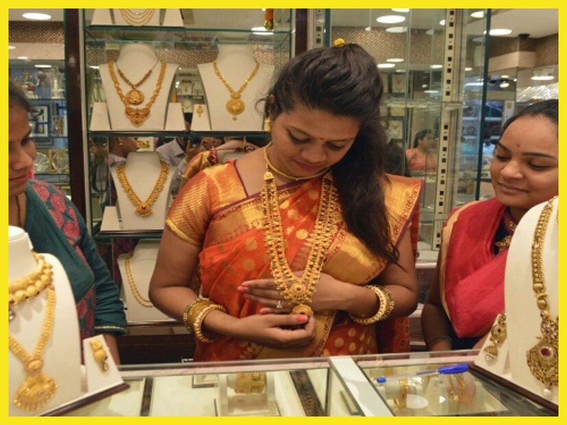 একই সঙ্গে কমেছে ২৪ ক্যারাট সোনার দামও ৷ গ্রামে গ্রামে সস্তা সোনার দাম ৬,৩৩,০০০ টাকা (কমেছে ২,৫০০ টাকা) ৷ প্রতীকী ছবি ৷