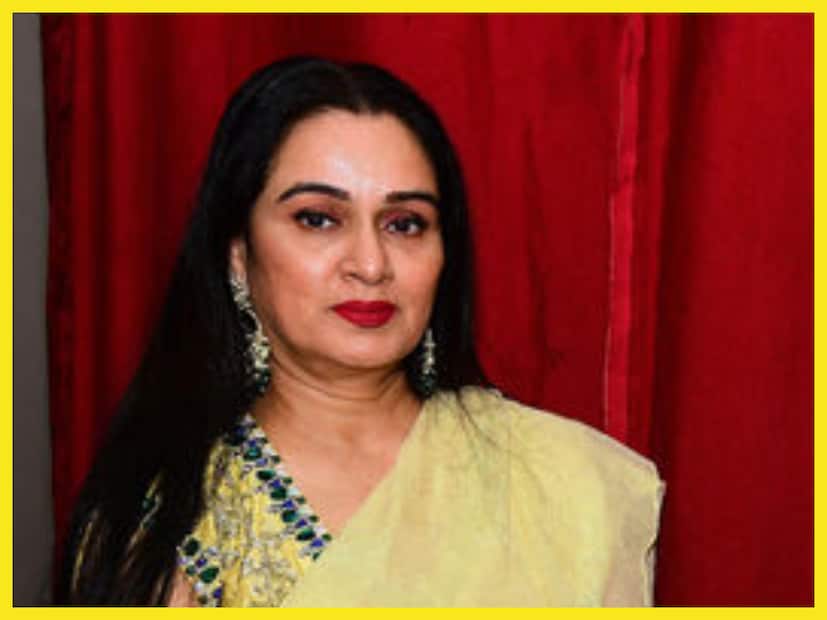 টাইম অফ ইন্ডিয়ার এক সাক্ষাৎকারে পদ্মিনী জানিয়েছেন প্রিন্স চার্লসকে চুমুল খাওয়ার ঘটনাটিকে ফের স্মরণ করেন ৷ এরপরে পদ্মিনী গেলে লন্ডনের আধিকারিকেরা তাঁকে চিনে নেন ৷ ফাইল ছবি ৷
